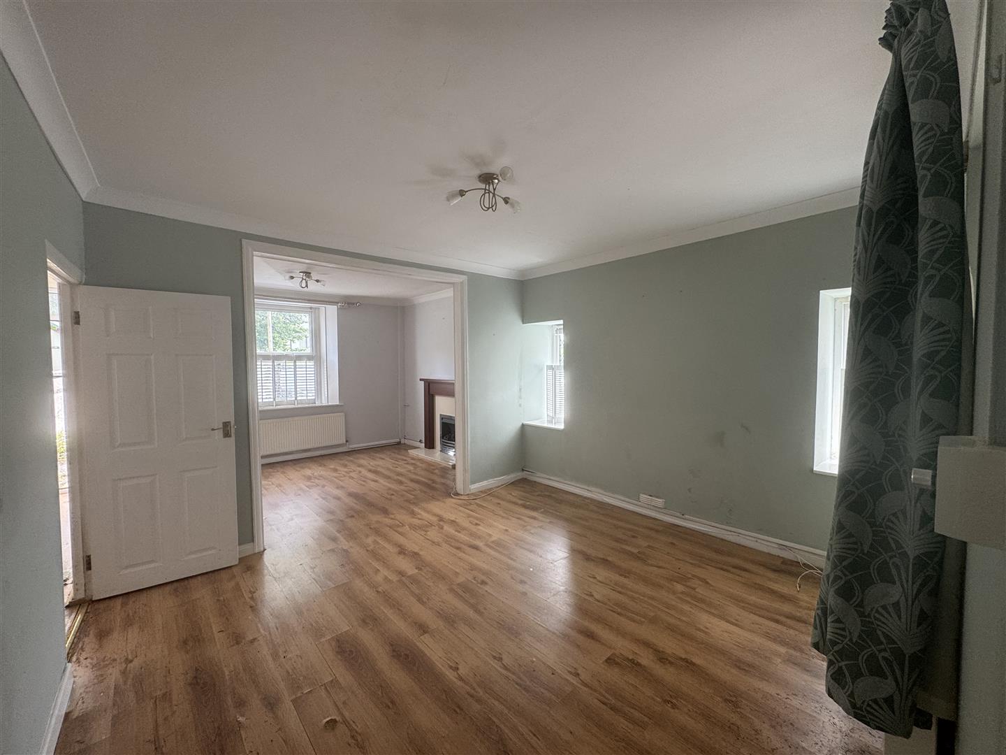 Gowerton Road, Three Crosses, Swansea, SA4 3PY